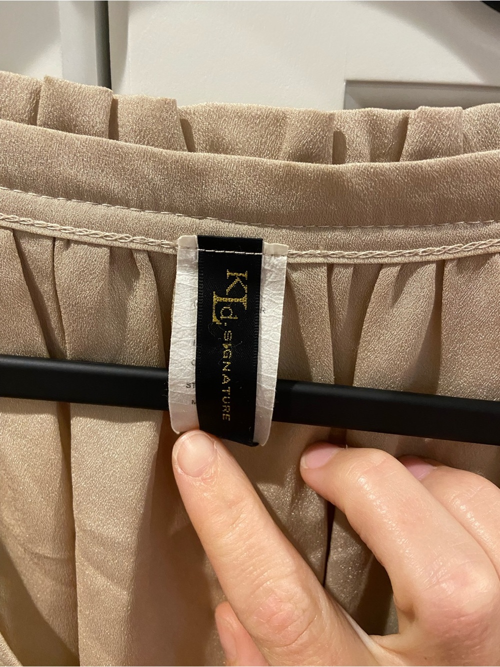 Signature Neutral Ruffle-Trim V-Neck Blouse - Picture 3 of 5
